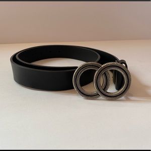 🔴🔴sold🔴🔴Black belt with silver clamp